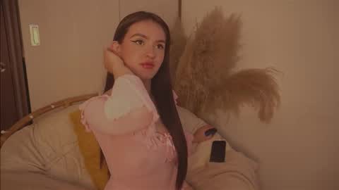 Diane Independent model online show from November 4, 2025, 8:30 pm