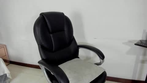 Snapshot of celeste_hillx chatting on October 9, 2025, 4:32 am celeste_hillx online show from October 9, 2025, 4:32 am