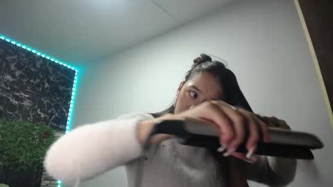 Snapshot of celeste_polis chatting on October 16, 2025, 8:21 pm celeste_polis online show from October 16, 2025, 8:21 pm