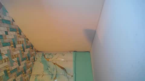 celeste_polis online show from December 5, 2025, 7:54 pm