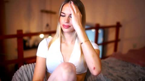 Snapshot of celeste_www chatting on March 4, 2026, 6:36 pm Sunflower online show from March 4, 2026, 6:36 pm