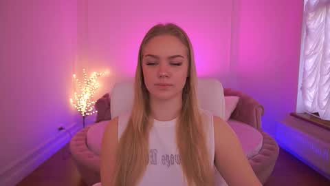 celestenoirr online show from December 17, 2025, 7:47 am