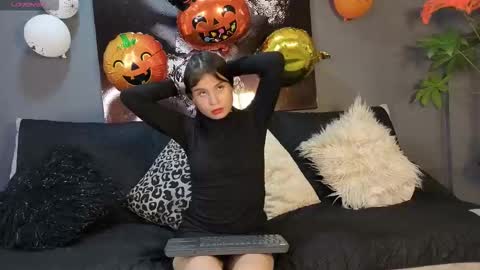 Sara online show from November 2, 2025, 6:10 pm