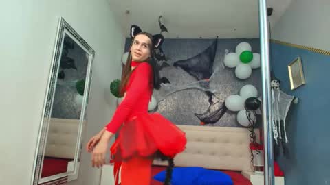 Snapshot of celestial_queen_ chatting on October 31, 2025, 2:29 pm Celestial online show from October 31, 2025, 2:29 pm