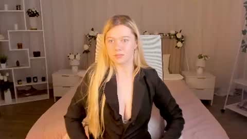 your cute kitty online show from June 11, 2026, 8:29 pm