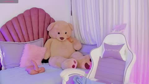 Snapshot of celestte_ruizz chatting on November 15, 2025, 6:22 am 700 110 p online show from November 15, 2025, 6:22 am