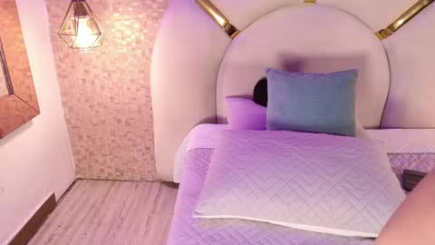 celestte_sm online show from May 13, 2026, 7:55 pm