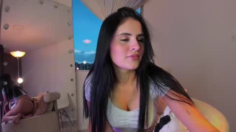 Ari online show from October 14, 2025, 9:04 pm