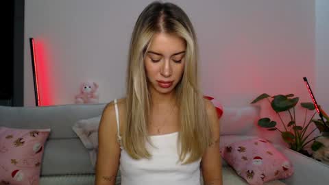 Snapshot of celin_summer chatting on December 15, 2024, 8:58 pm Celin online show from December 15, 2024, 8:58 pm