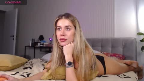 Snapshot of celin_summer chatting on February 27, 2025, 9:58 pm Celin online show from February 27, 2025, 9:58 pm