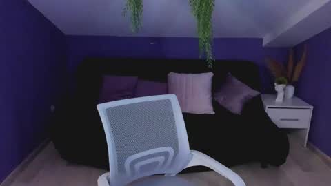 elin online show from September 21, 2025, 8:54 pm