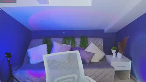 elin online show from October 17, 2025, 1:57 pm