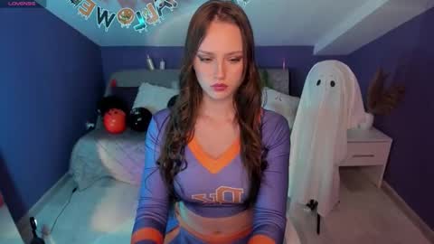 elin online show from October 31, 2025, 9:49 pm