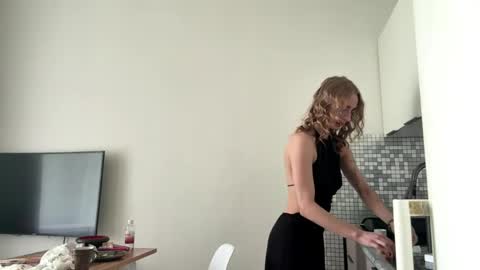 Snapshot of celineruppert chatting on June 1, 2026, 2:46 am Amilia online show from June 1, 2026, 2:46 am