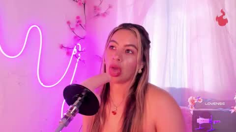 Hello guys my name is Sofi and Lizzie and  Vanessa online show from October 3, 2025, 4:04 pm