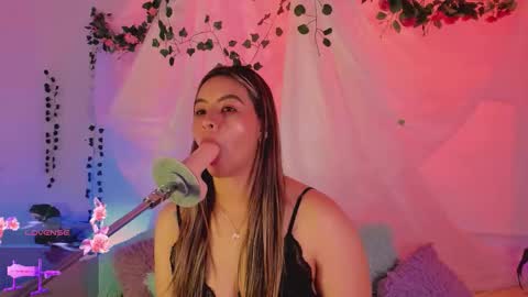 Hello guys my name is Sofi and Lizzie and  Vanessa online show from December 4, 2025, 1:15 am