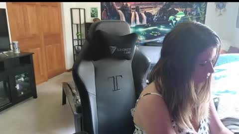 Marie online show from April 14, 2026, 2:34 pm