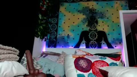 Snapshot of chaneel_ chatting on December 19, 2024, 6:01 am Chanel M. online show from December 19, 2024, 6:01 am