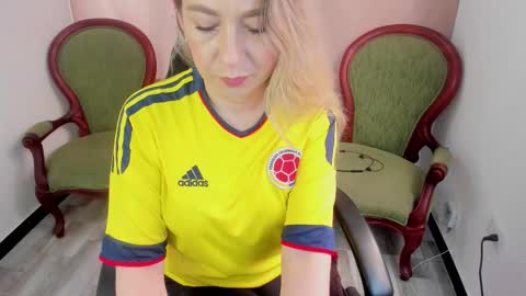 Snapshot of chanel_gold chatting on October 14, 2025, 5:47 pm online show from October 14, 2025, 5:47 pm