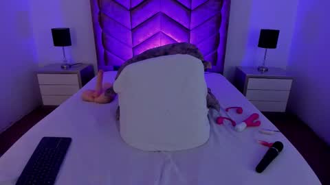 Channelfox  online show from February 25, 2026, 9:02 pm