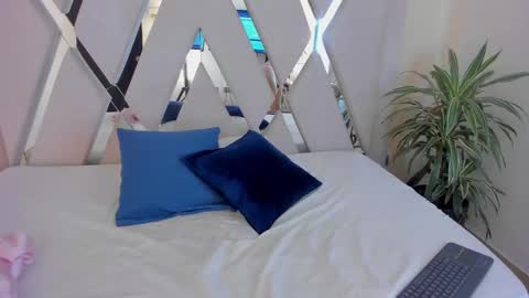 Snapshot of channelfoxxx chatting on September 29, 2025, 12:32 pm Channel online show from September 29, 2025, 12:32 pm