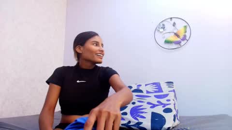 Raquel  online show from October 6, 2025, 12:02 pm