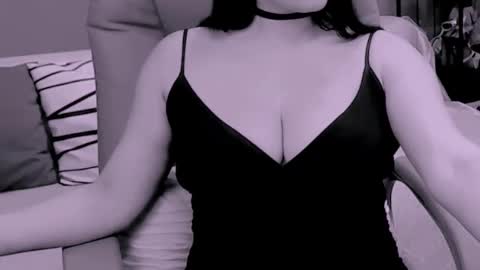 The Queen online show from November 22, 2025, 1:43 pm