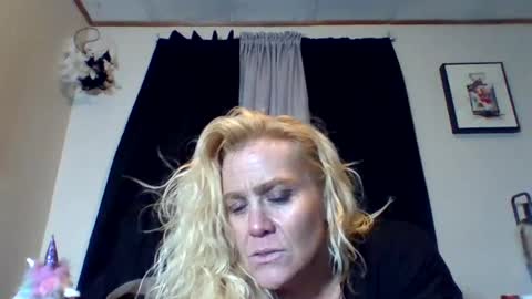 Snapshot of chaosangel33 chatting on October 10, 2025, 11:09 am Ms. Behaving online show from October 10, 2025, 11:09 am