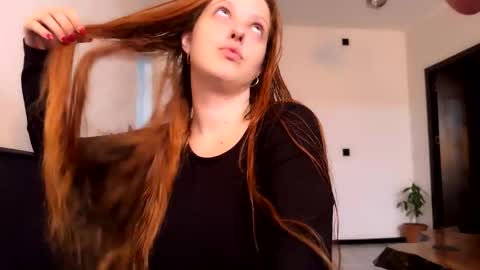 Snapshot of chaptertoo chatting on October 9, 2025, 5:55 pm SofiLiam online show from October 9, 2025, 5:55 pm