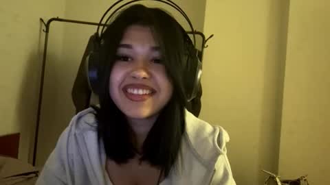 Lola online show from December 3, 2025, 3:32 pm