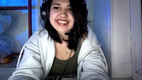 Lola online show from December 5, 2025, 7:43 pm