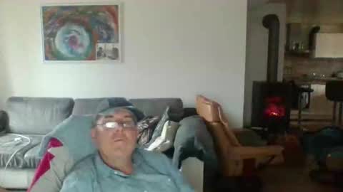 charles6064 online show from November 21, 2025, 11:53 am