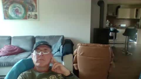 Snapshot of charles6064 chatting on June 3, 2026, 4:01 pm charles6064 online show from June 3, 2026, 4:01 pm
