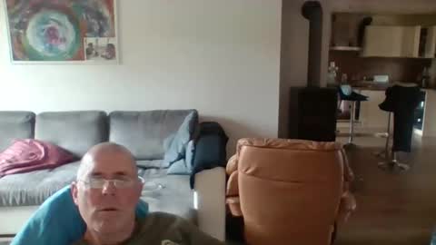 Snapshot of charles6064 chatting on June 4, 2026, 9:37 am charles6064 online show from June 4, 2026, 9:37 am