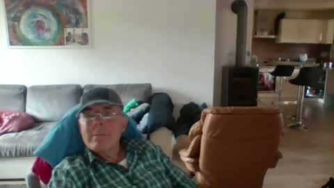 Snapshot of charles6064 chatting on June 11, 2026, 10:35 am charles6064 online show from June 11, 2026, 10:35 am
