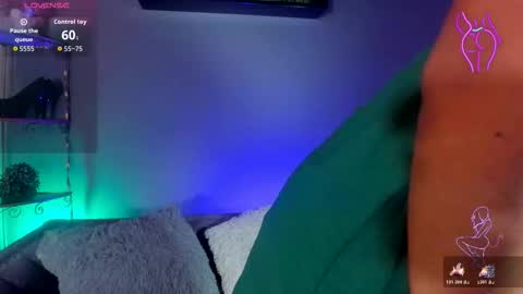 Snapshot of charlhot_ chatting on November 18, 2025, 12:31 pm charlhot_ online show from November 18, 2025, 12:31 pm