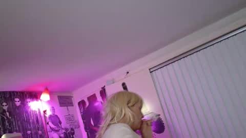 Snapshot of charli_girl chatting on February 5, 2025, 12:31 am Charli online show from February 5, 2025, 12:31 am