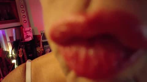 Snapshot of charli_girl chatting on October 17, 2025, 10:56 pm Charli online show from October 17, 2025, 10:56 pm