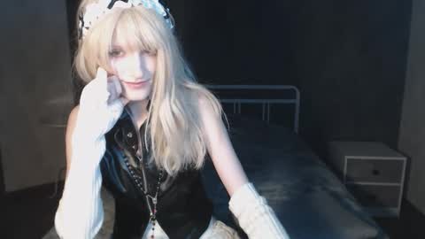 Snapshot of charlie_crystal chatting on January 17, 2026, 11:30 pm Charlie online show from January 17, 2026, 11:30 pm