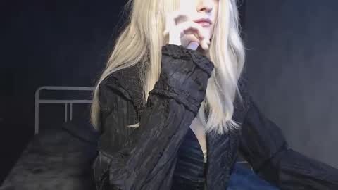 Snapshot of charlie_crystal chatting on February 19, 2026, 1:56 am Charlie online show from February 19, 2026, 1:56 am