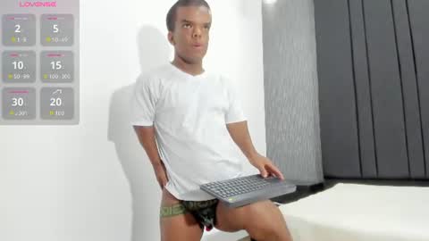 charlie_walkerr online show from June 13, 2026, 12:25 pm