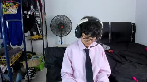 Snapshot of charlietaylorr__ chatting on May 25, 2026, 6:47 pm Charlie online show from May 25, 2026, 6:47 pm
