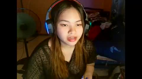 Snapshot of charlincadorna125 chatting on December 20, 2025, 12:45 pm Sweetieeche online show from December 20, 2025, 12:45 pm