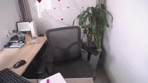 Snapshot of charlot_walker chatting on February 17, 2025, 9:41 pm Charlote Walker online show from February 17, 2025, 9:41 pm