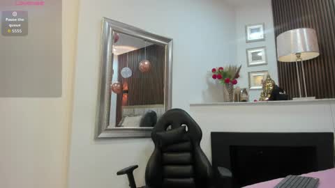 charlotblake online show from May 8, 2026, 4:51 am