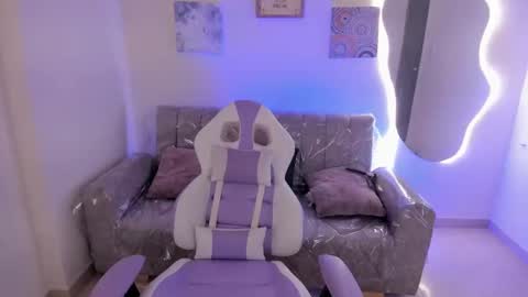    online show from September 16, 2025, 3:57 pm