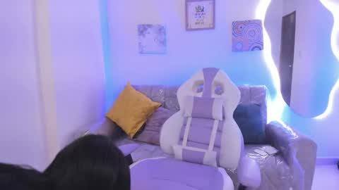    online show from September 25, 2025, 2:10 pm