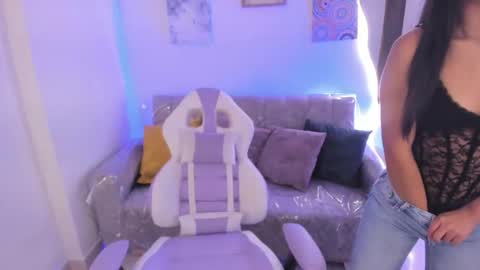    online show from October 1, 2025, 4:02 pm