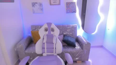    online show from October 15, 2025, 7:03 pm