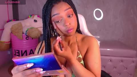 Charlote  online show from November 18, 2025, 12:53 pm